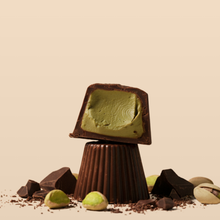 Carregar imagem no visualizador da galeria, P2 Bombons de chocolate 70% cacau recheados com pistachio (80g)