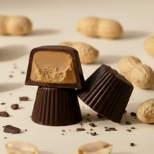 Carregar imagem no visualizador da galeria, P1 Bombons de chocolate 70% cacau com creme de amendoim (150g)
