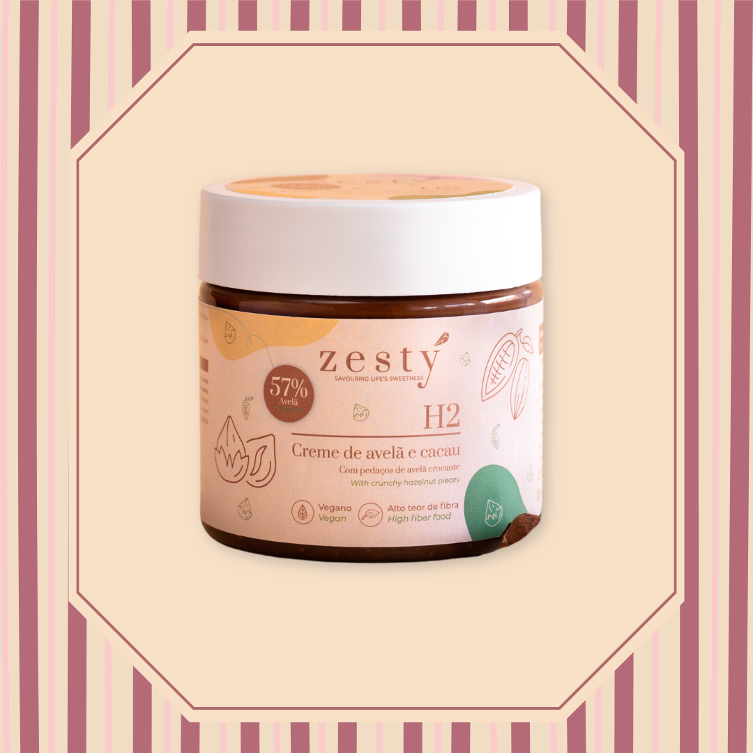 H2 Creme de avelã e cacau, com pedaços de avelã crocante